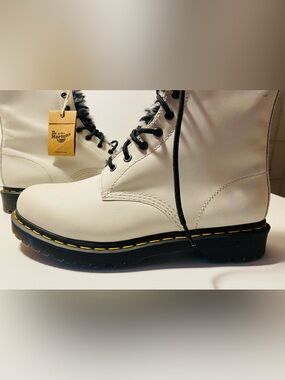 Dr Martens 1460 Air Wair Lace Up Combat Boots White Leather Women's Sz US 11